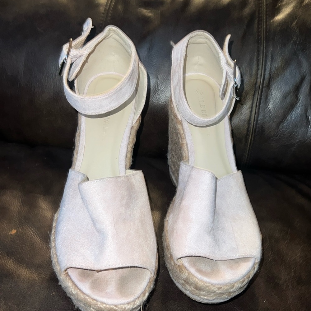 Pale pink wedges